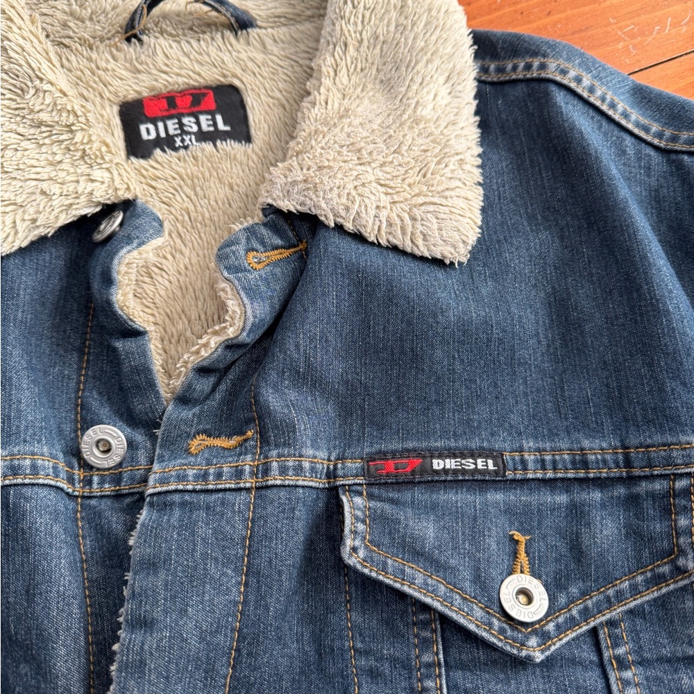 Diesel Classic Blue Denim Jacket with Cream Sherpa Collar and Inner Layer - Picture 2 of 12